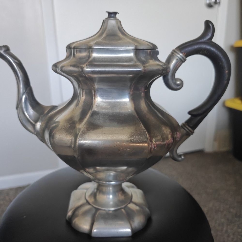 Antique Leonard Reed & Barton 10 " Coffee Tea Pot Britannia Pewter 1840s Victori